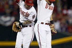 Arizona recupera terreno venciendo a Cerveceros 8-1