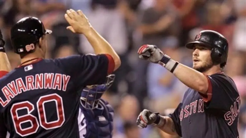 Con salvamento de Aceves, Boston vence 7-1 a Kansas City
