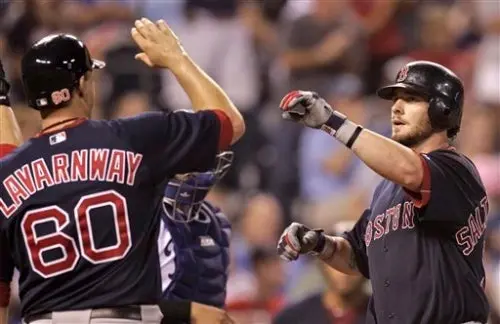 Con salvamento de Aceves, Boston vence 7-1 a Kansas City