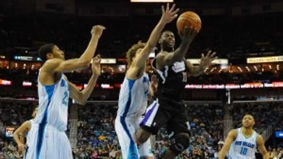 Vásquez lidera victoria de Hornets sobre Kings