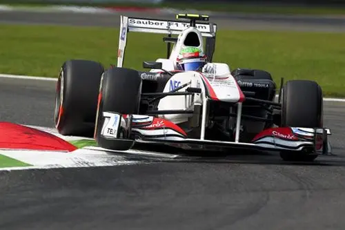 Checo abandona en Monza tras 34 vueltas