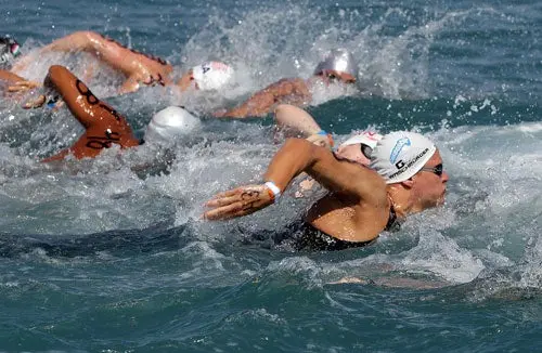 Argentina y Canadá se llevan el oro en aguas abiertas femenil y varonil, respectivamente