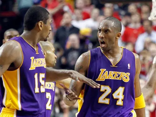 En un dramático final, los Lakers vencen a Trailblazers