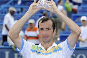 Cae Monfils antes Stepanek en Washington