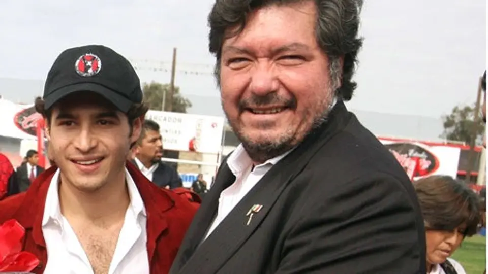 Consignan a Hank Rhon por acopio de armas