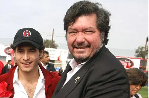 Consignan a Hank Rhon por acopio de armas