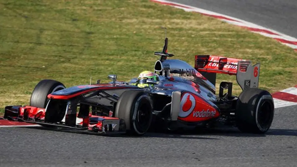 Checo Pérez marca el tercer mejor tiempo en entrenamiento