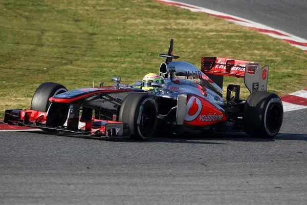 Checo Pérez marca el tercer mejor tiempo en entrenamiento