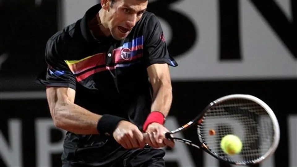 Djokovic continúa con racha ganadora y avanza en Roma
