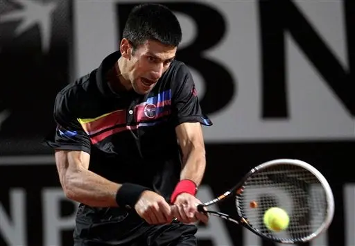 Djokovic continúa con racha ganadora y avanza en Roma