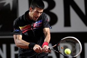 Djokovic continúa con racha ganadora y avanza en Roma