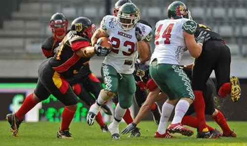 México se impone 22-15 a Alemania en el Mundial de Futbol Americano