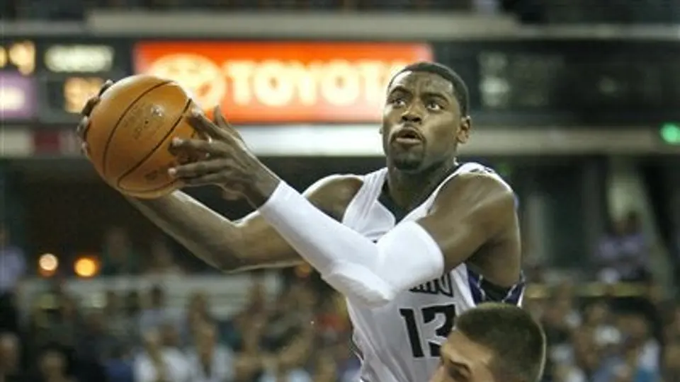 Evans contribuye a remontada de Sacramento sobre Toronto