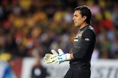 Rodríguez debutó con Monarcas ante la expulsión de Vilar | MEXSPORT