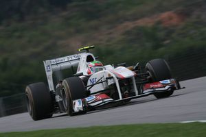 Checo Pérez finaliza doceavo en la tercera práctica de Malasia