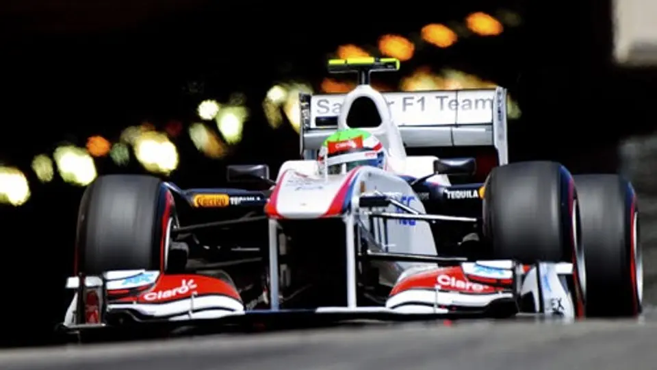 Checo termina décimo en Singapur y cumple su promesa