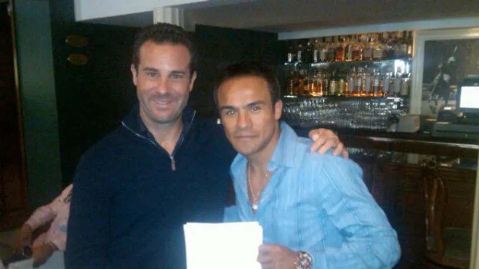Oficial: Márquez ya firmó contrato para pelea con Pacquiao