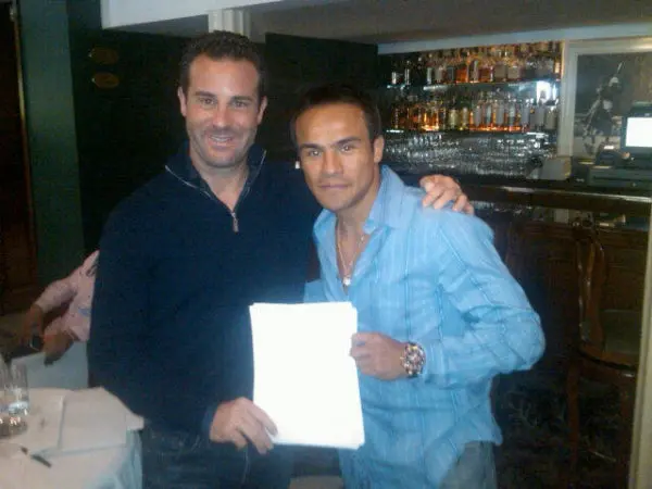 Oficial: Márquez ya firmó contrato para pelea con Pacquiao