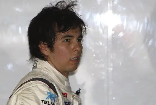 Checo Pérez permanecerá dos días más internado