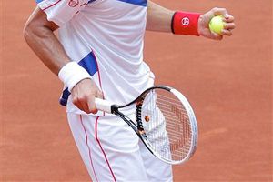Djokovic iguala récord de Lendl y avanza en Madrid