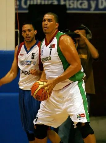 Llamas pide arreglar al basquet mexicano