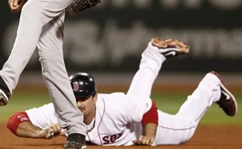 Sigue Boston a la baja, pierde juego y serie ante Rangers
