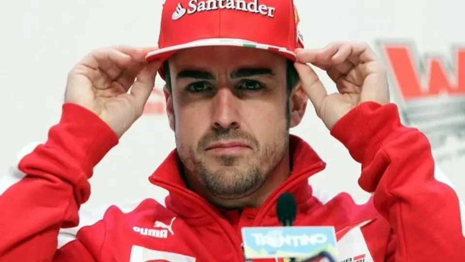 'No tendría problemas en formar equipo con Vettel': Alonso