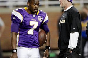 Vikingos esperan regreso de Favre en la campaña