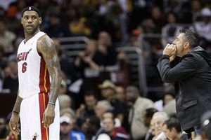 LeBron James, fuertemente abucheado e insultado en Cleveland