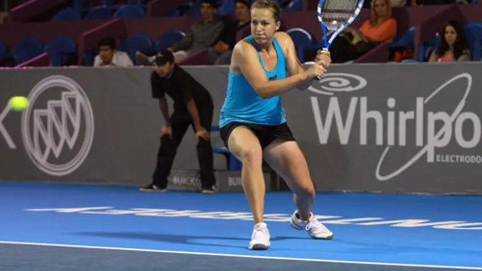 Batalla Jankovic, pero sigue adelante en el Abierto de Monterrey