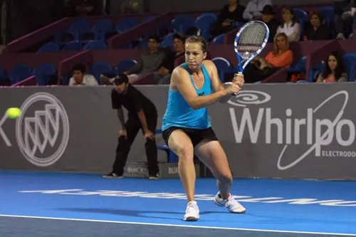 Batalla Jankovic, pero sigue adelante en el Abierto de Monterrey