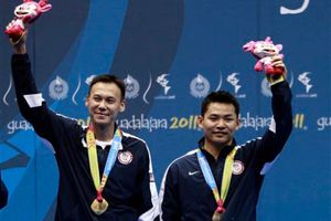 EU hace el 1-2 en dobles varonil de bádminton