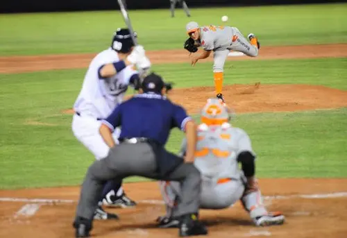 En extrainnings, Sultanes se lleva el segundo