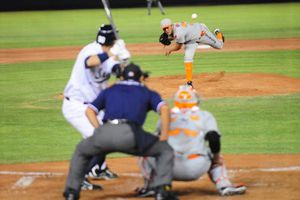 En extrainnings, Sultanes se lleva el segundo