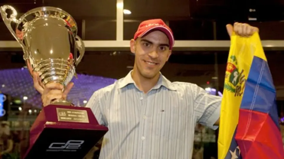 Pastor Maldonado es confirmado como piloto de Williams