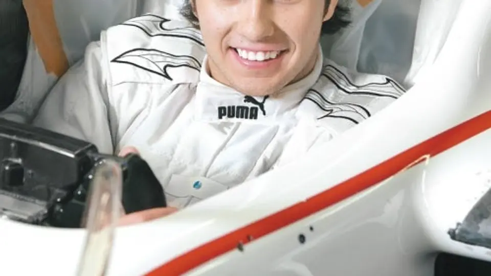 Escudería Telmex presenta pilotos para el 2011