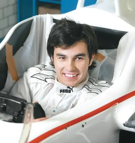 Escudería Telmex presenta pilotos para el 2011