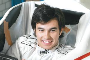 Escudería Telmex presenta pilotos para el 2011