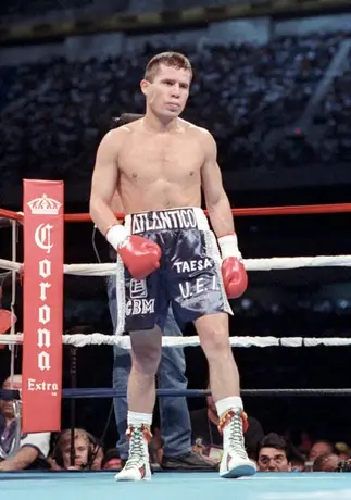 El Salón de la Fama del Boxeo espera por JC Chávez y Tyson