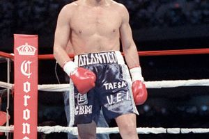 El Salón de la Fama del Boxeo espera por JC Chávez y Tyson