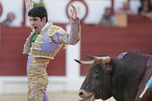 Diego Silveti tomó la alternativa en Gijón