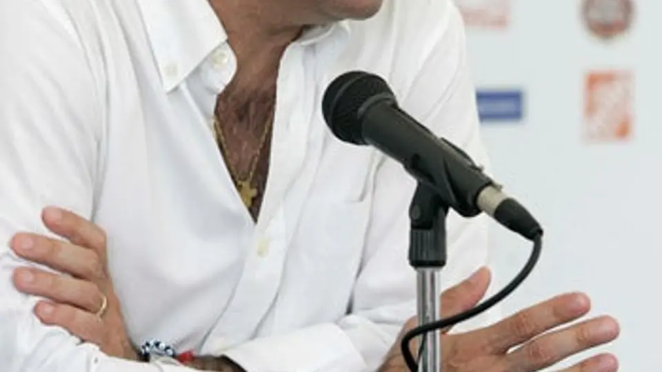 Salvador reconoce que fue un error prestar a Suazo