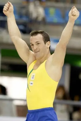 Diego Hypolito es oro en la modalidad salto de caballo masculino