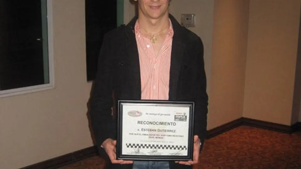 Esteban Gutiérrez recibe reconocimiento