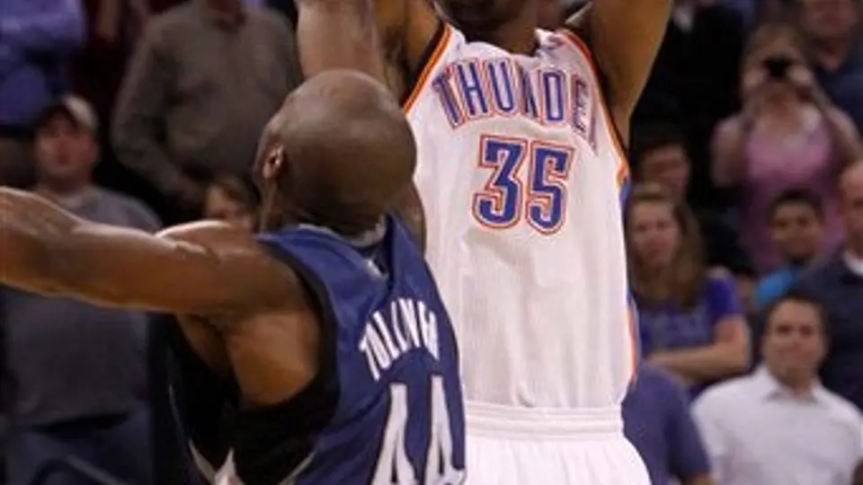 Durant impulsa al Thunder a vencer 117-107 a Minnesota