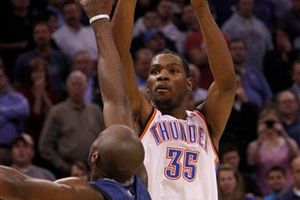 Durant impulsa al Thunder a vencer 117-107 a Minnesota