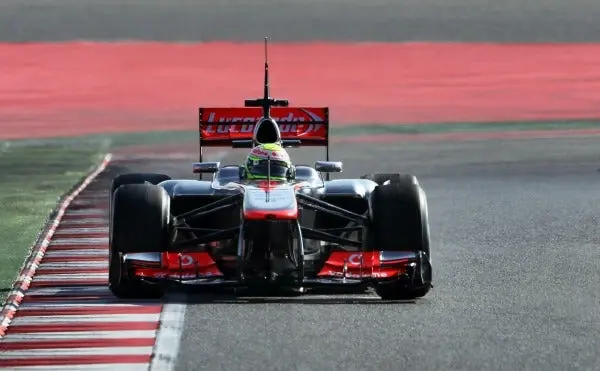 Checo registra el mejor tiempo en Barcelona