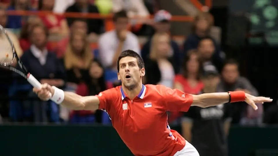 Djokovic le da ventaja a Serbia en la Copa Davis