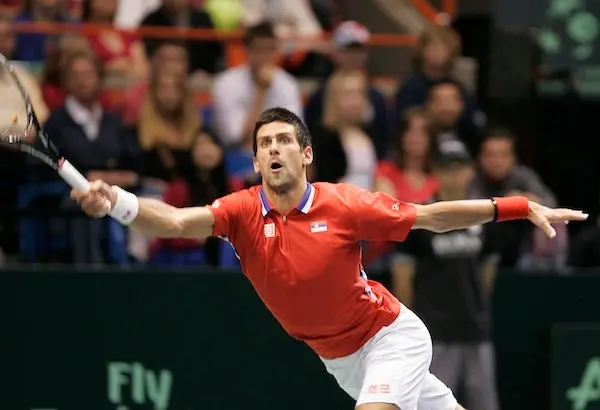 Djokovic le da ventaja a Serbia en la Copa Davis