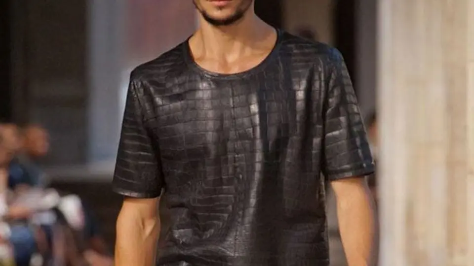 91 mil dólares cuesta la playera más cara del mundo
